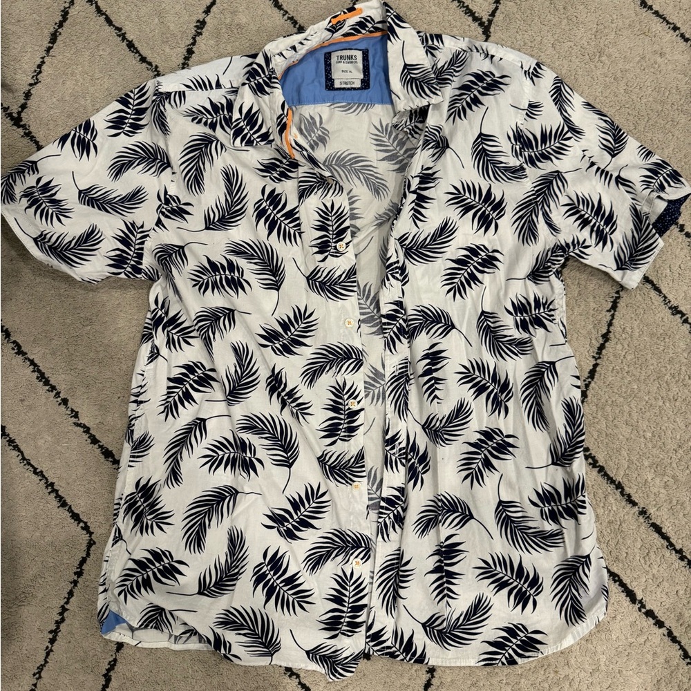 Short sleeve button down